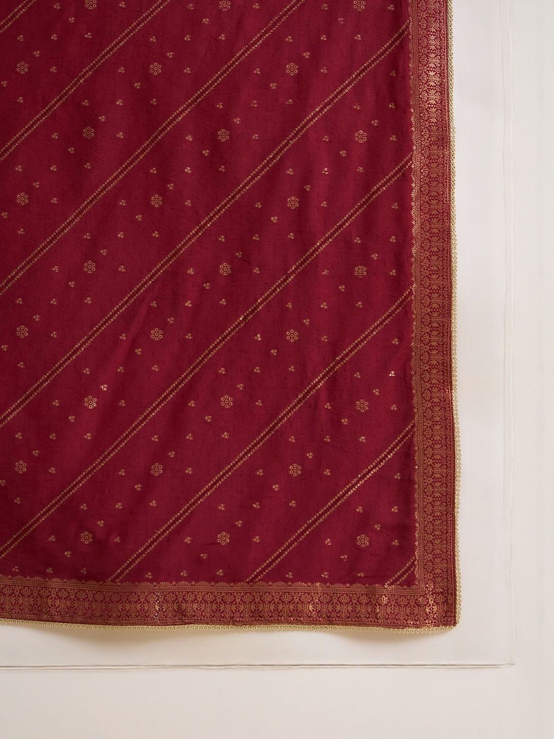 Dhiyona CH Embroidered Kurta Set With Jacquard Dupatta