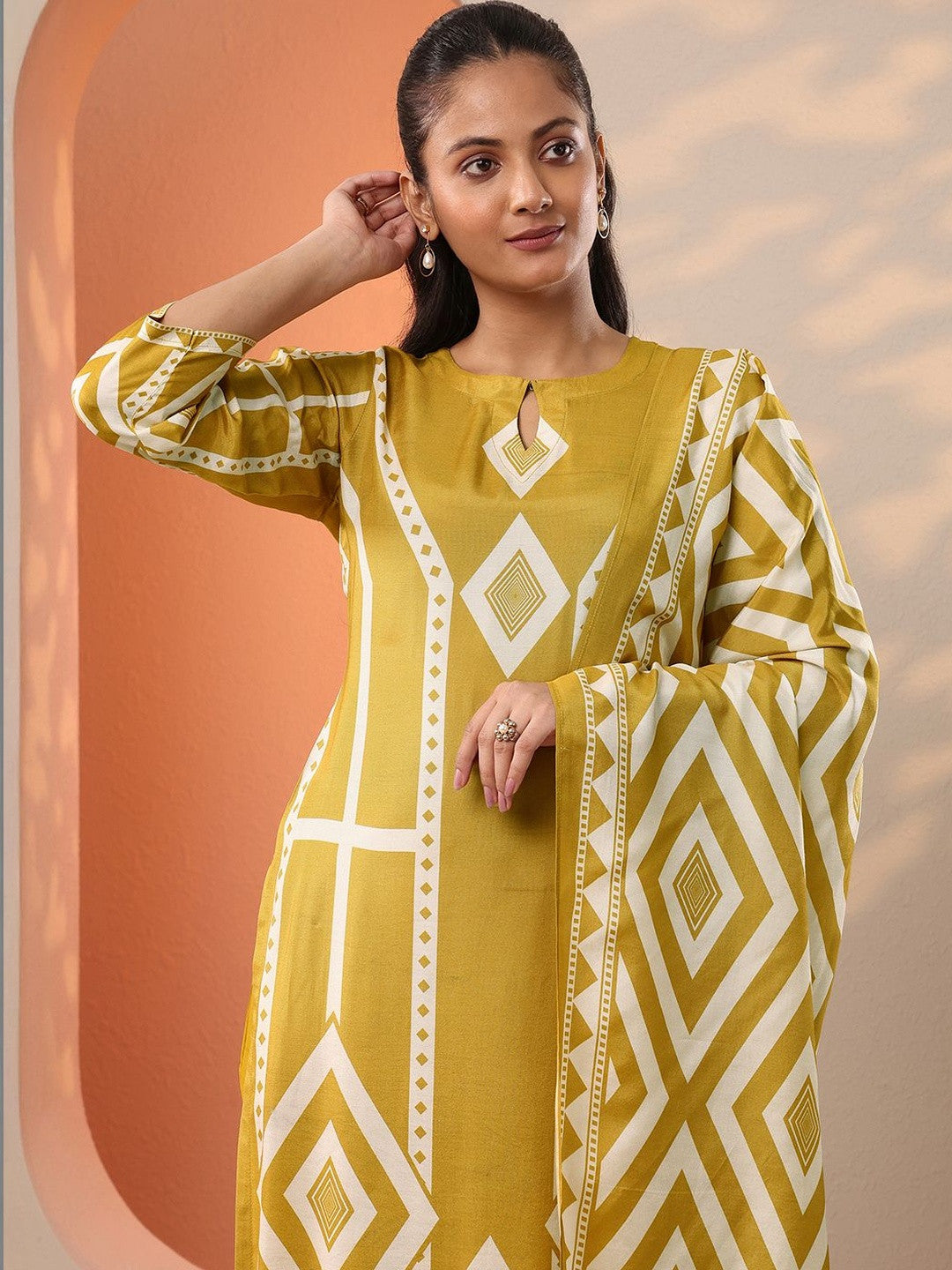 Women Printed Regular Kurta with Trousers & With Dupatta