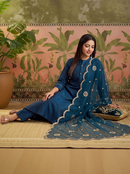 Round Neck Kurta & Trousers With Dupatta Set