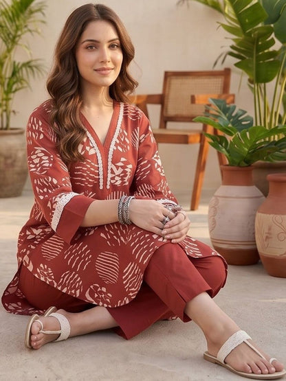 Red Women Printed Regular Kurta with Trousers