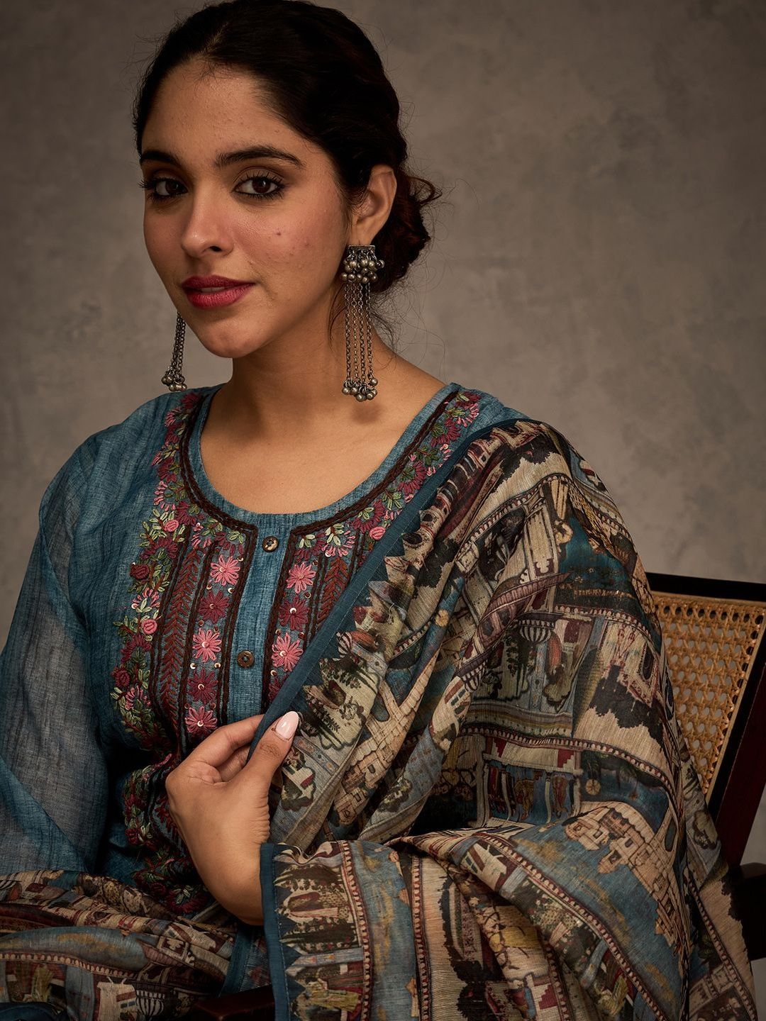 Women Ethnic Motifs Embroidered Thread Work Kurta with Trousers & Dupatta