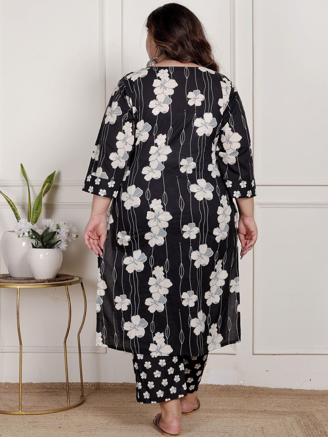 Dhiyona KL Women Floral Printed Cotton Kurta & Trousers With Dupatta