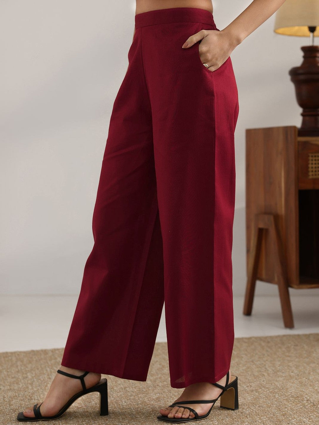 Women Printed Regular Kurta with Trousers