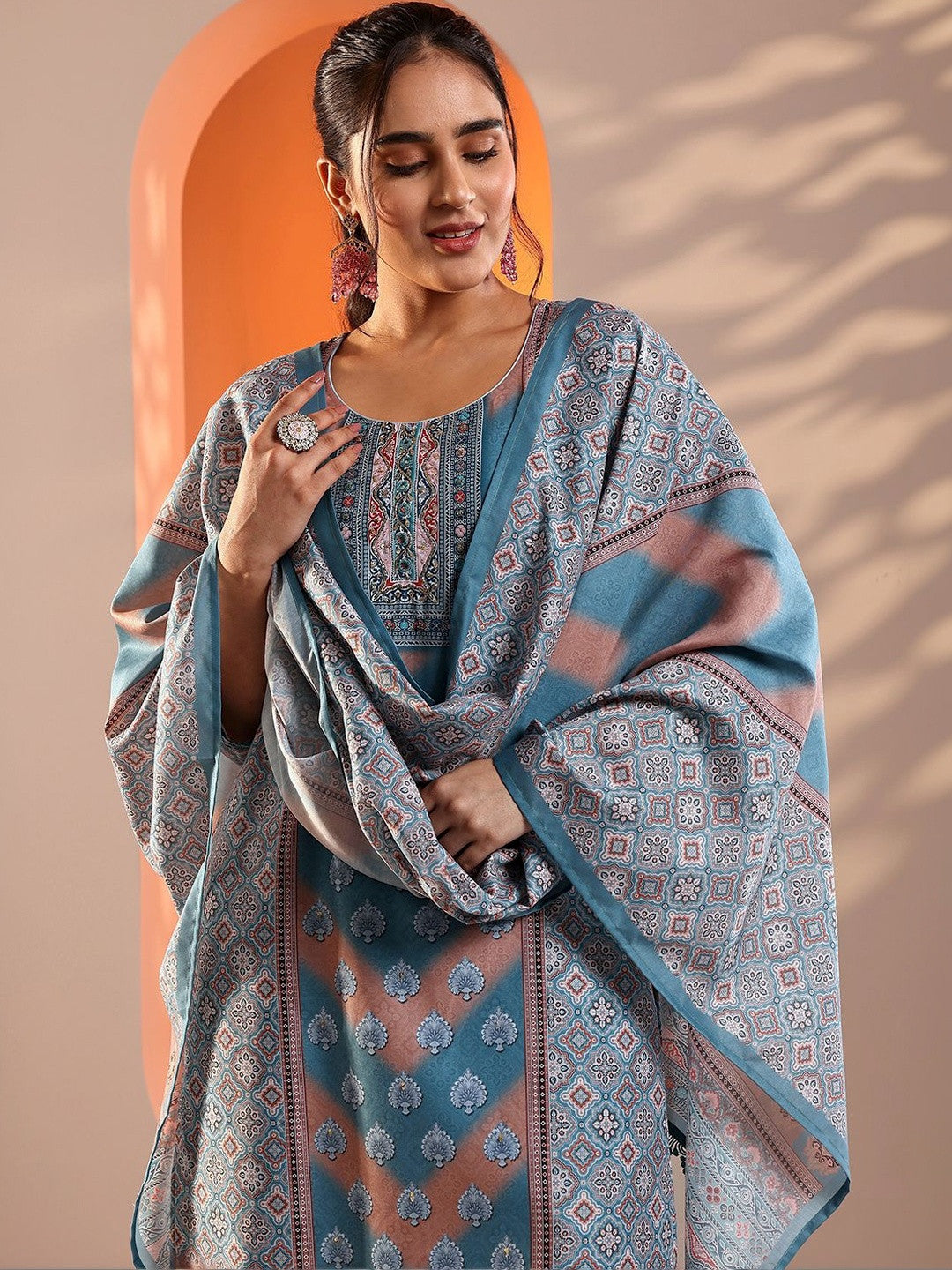 Women Ethnic Motifs Printed Regular Kurta with Trousers & With Dupatta