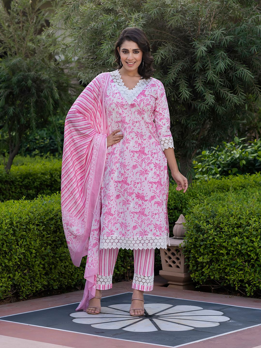 Dhiyona KL Women Floral Printed Regular Pure Cotton Kurta with Trousers & With Dupatta