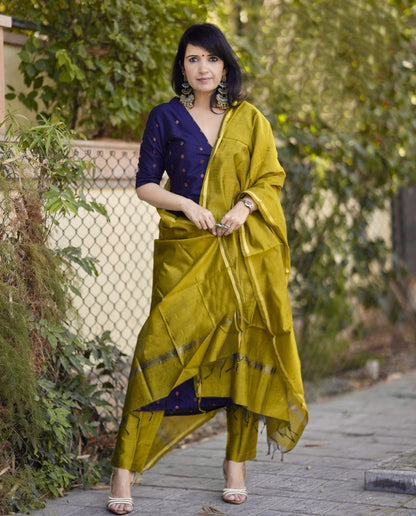 Dhiyona KL Women Ethnic Motifs Regular Kurta with Trousers & With Dupatta