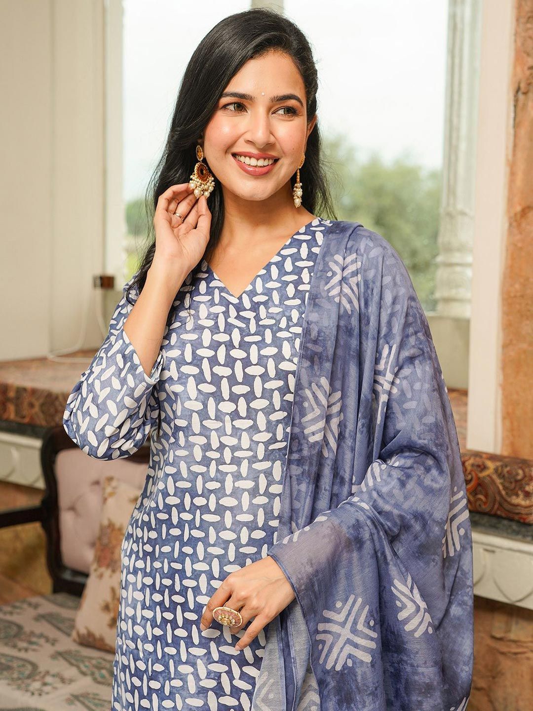 Dhiyona KL Ethnic Motifs Printed V-Neck Straight Kurta With Trousers & Dupatta
