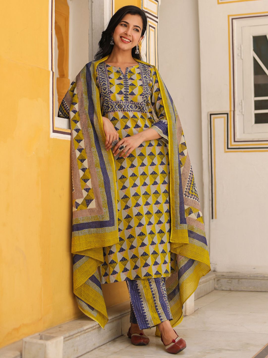 Dhiyona RR Women's Geometric Printed Pure Cotton Straight Kurta With Trousers & Dupatta
