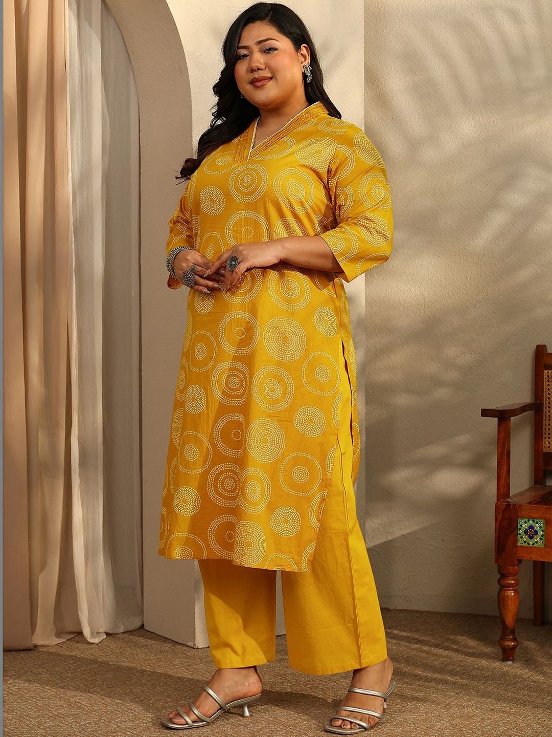 Dhiyona Women's Plus Size Printed Regular Kurta with Trousers & With Dupatta