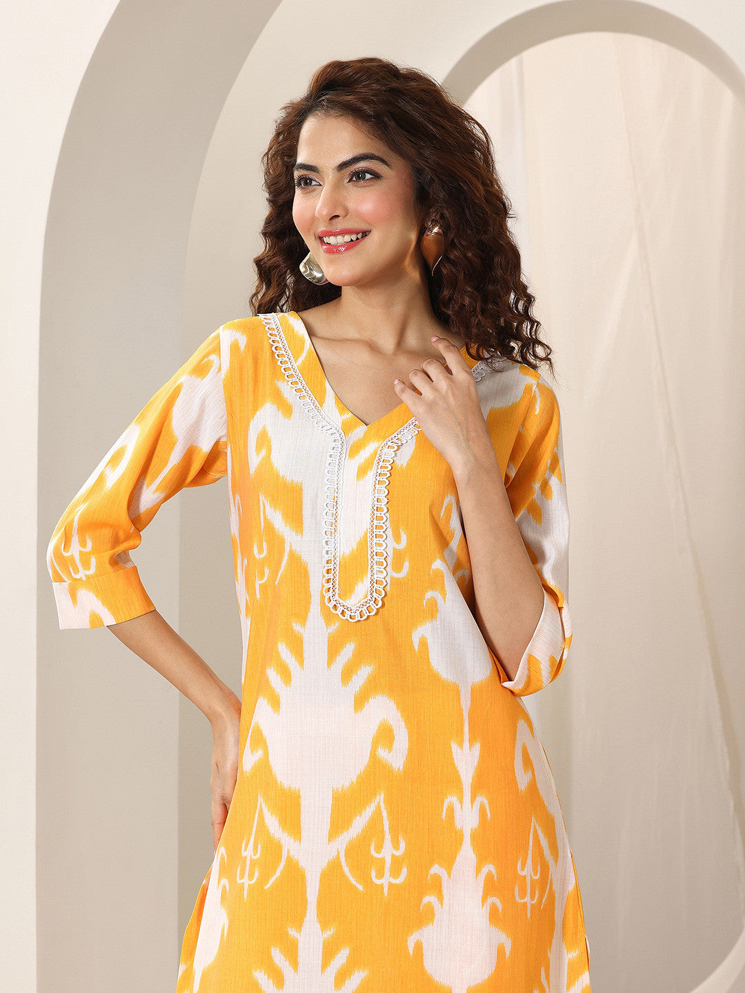 Women Ethnic Motifs Printed Regular Kurta with Trousers