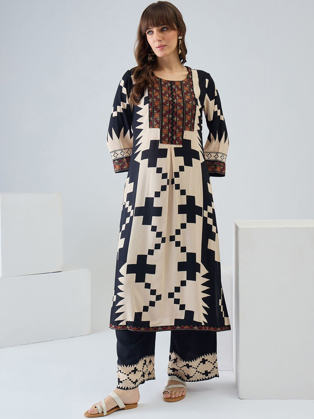 Women Printed Regular Thread Work Kurta with Palazzos