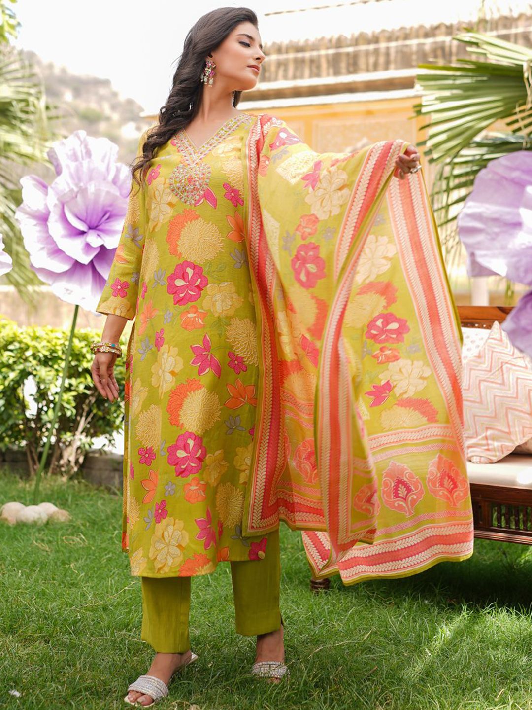 Dhiyona KL Women Floral Embroidered Regular Kurta with Trousers & Dupatta