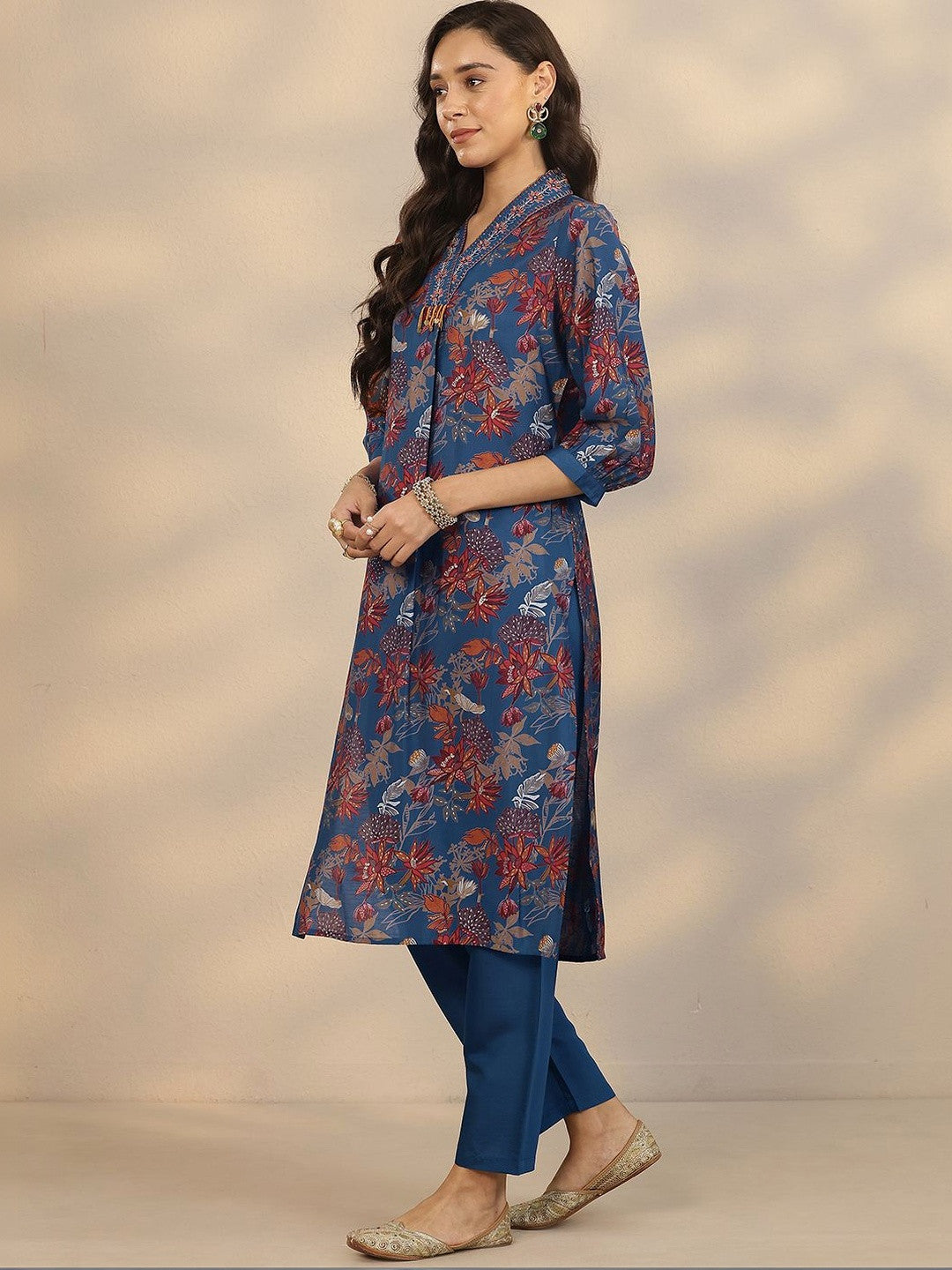 Women Floral Printed Regular Kurta with Trousers & With Dupatta