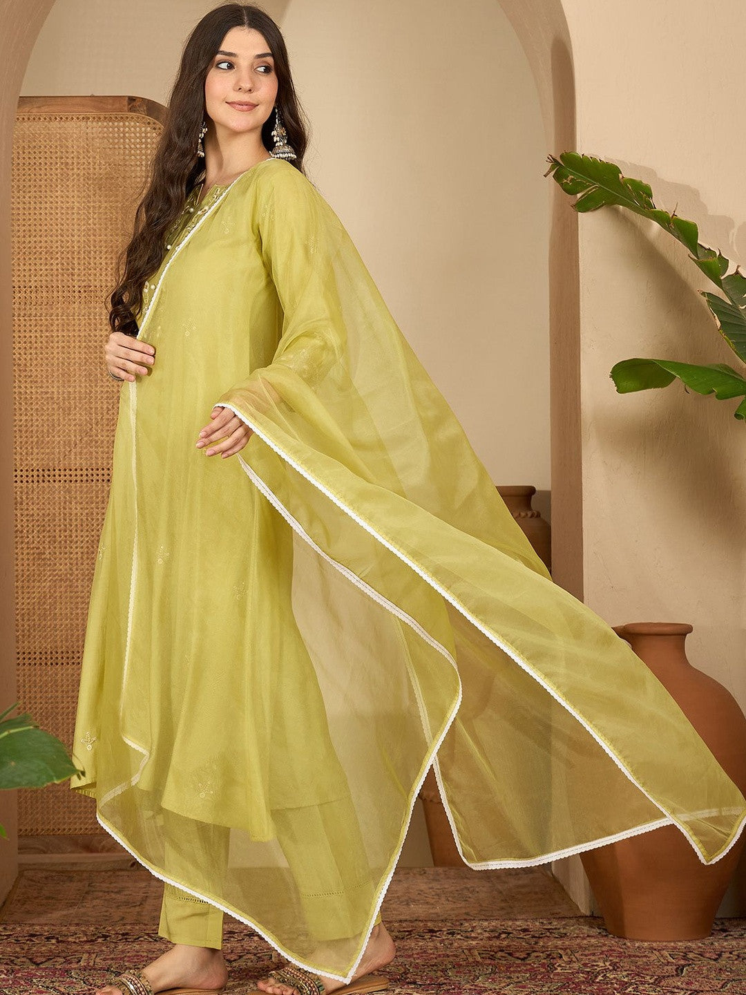 Women Embroidered Thread Work Kurta with Trousers & With Dupatta