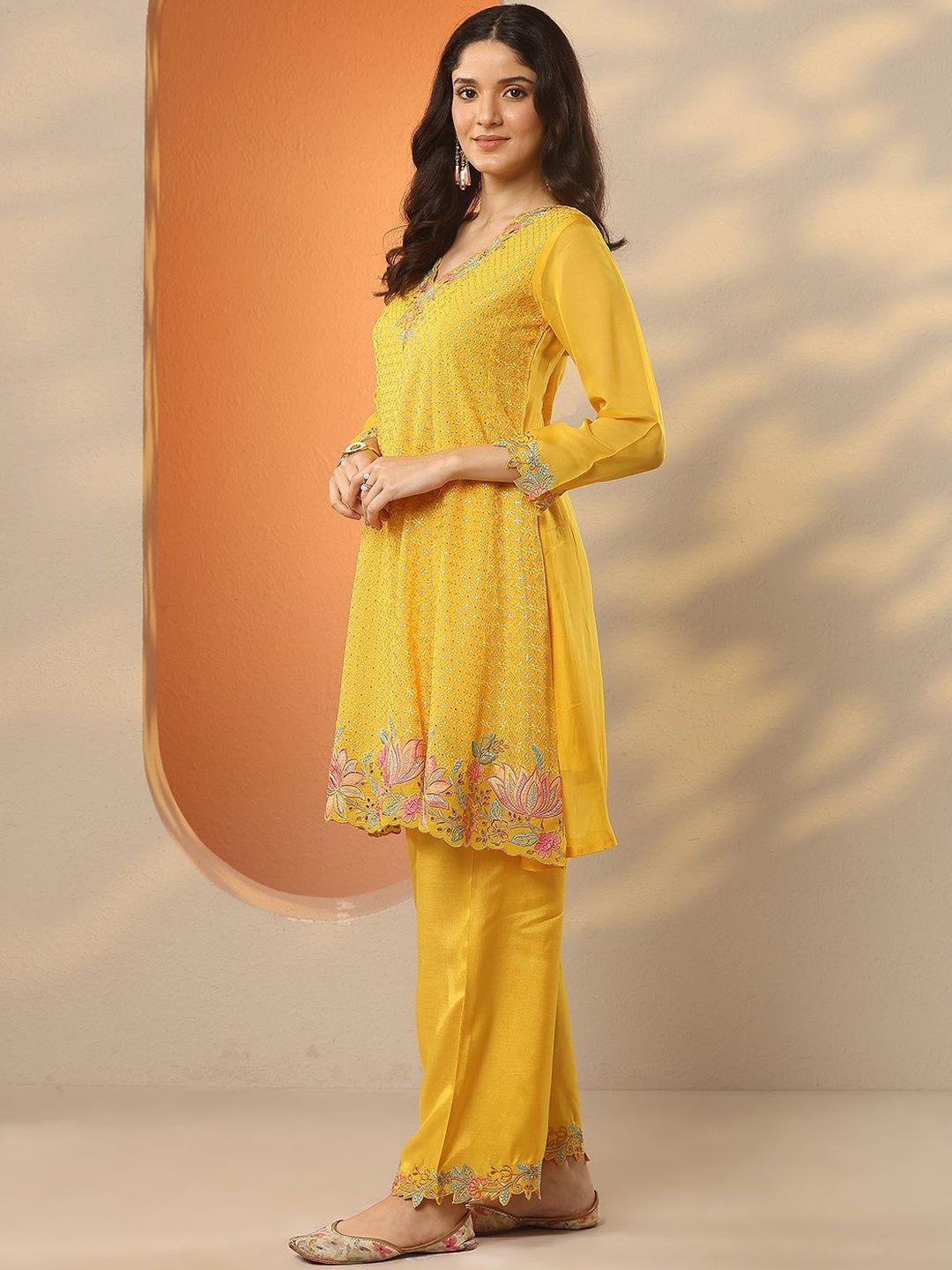 Dhiyona LL Floral Embroidered Panelled Thread Work Kurta With Palazzos & Dupatta