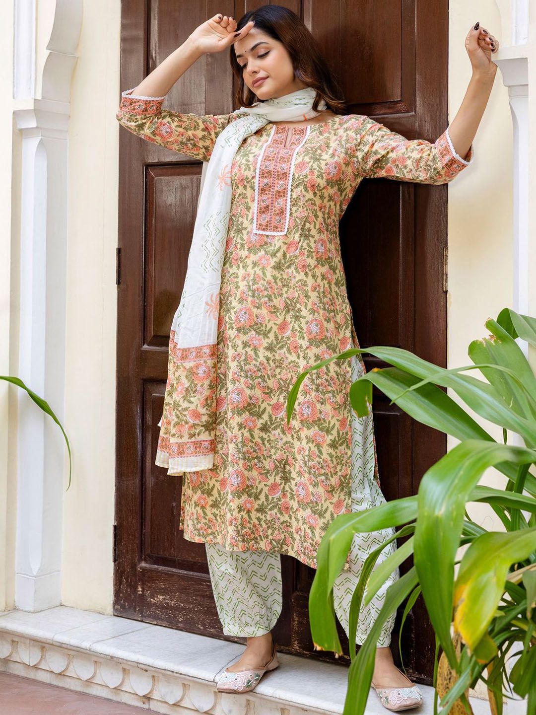 Dhiyona IE Floral Printed Notch Neck Pure Cotton Straight Kurta With Salwar & Dupatta