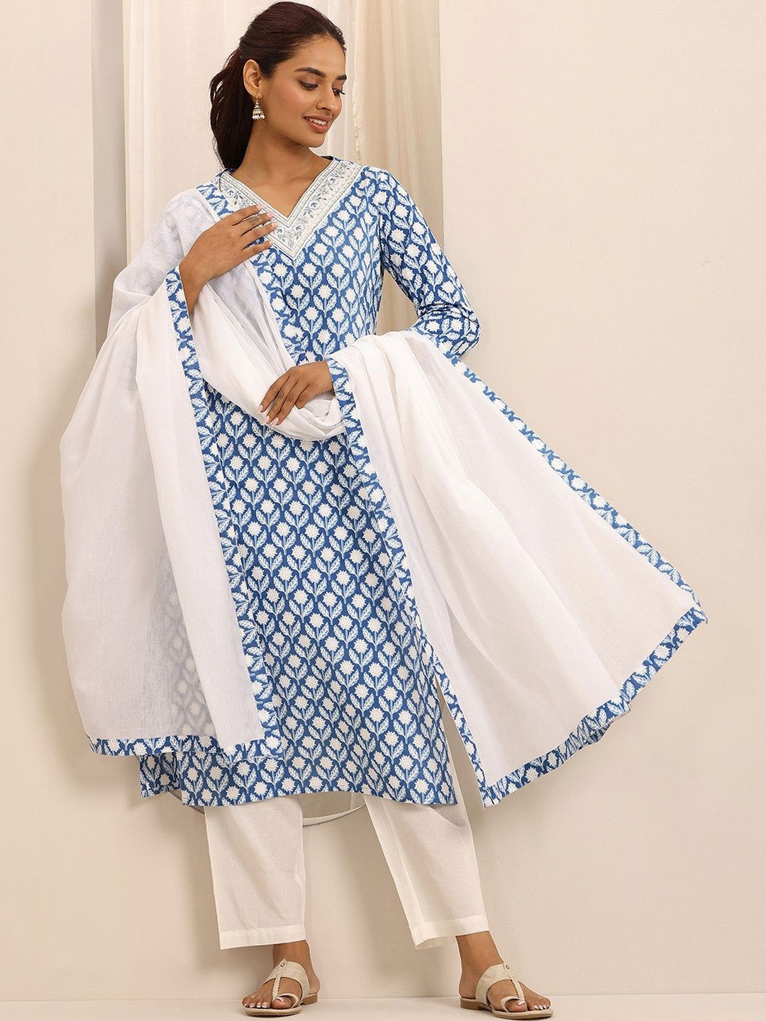 Women Floral Printed Regular Thread Work Kurta with Trousers & With Dupatta