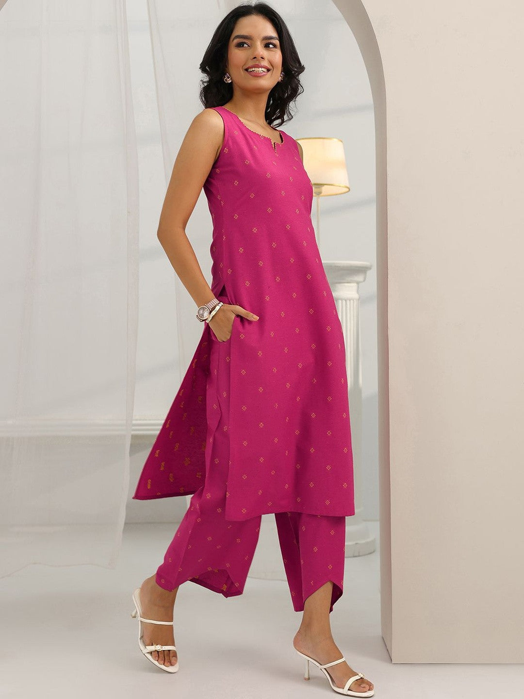 Geometric Printed Notch Neck Straight Kurta With Trousers & Dupatta