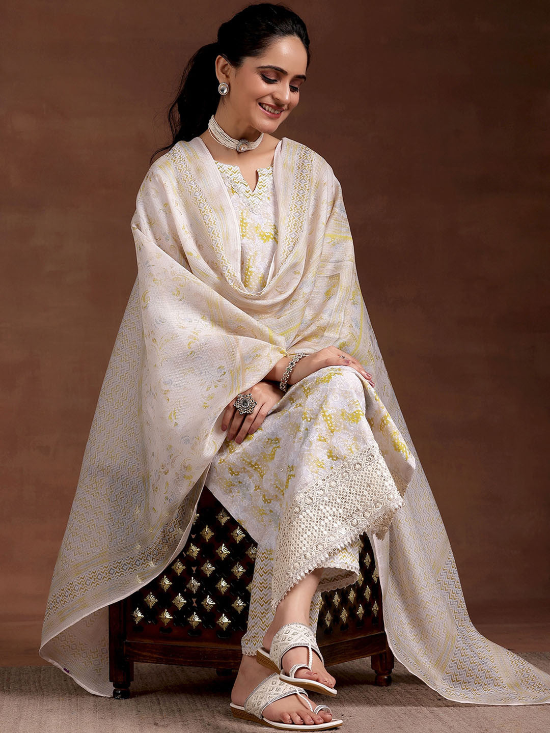 Women Ethnic Motifs Printed Regular Kurta with Trousers & With Dupatta