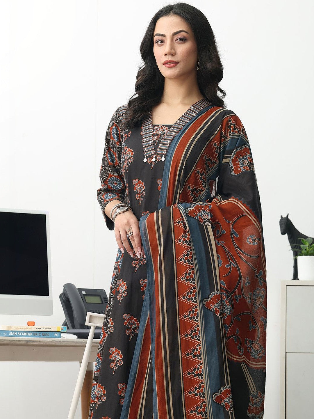 Women Floral Printed Regular Cotton Blend Kurta with Trousers & With Dupatta