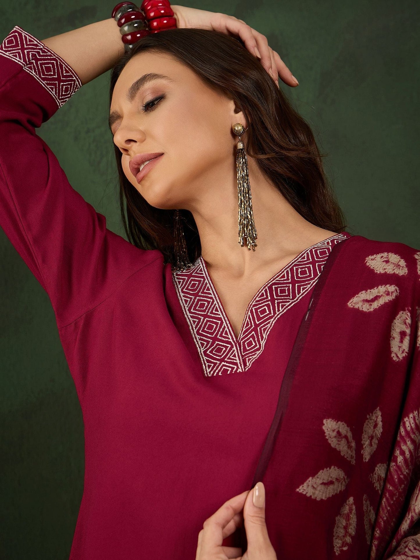 Dhiyona SN Women's Thread Work V-Neck Straight Kurta With Trousers And Dupatta