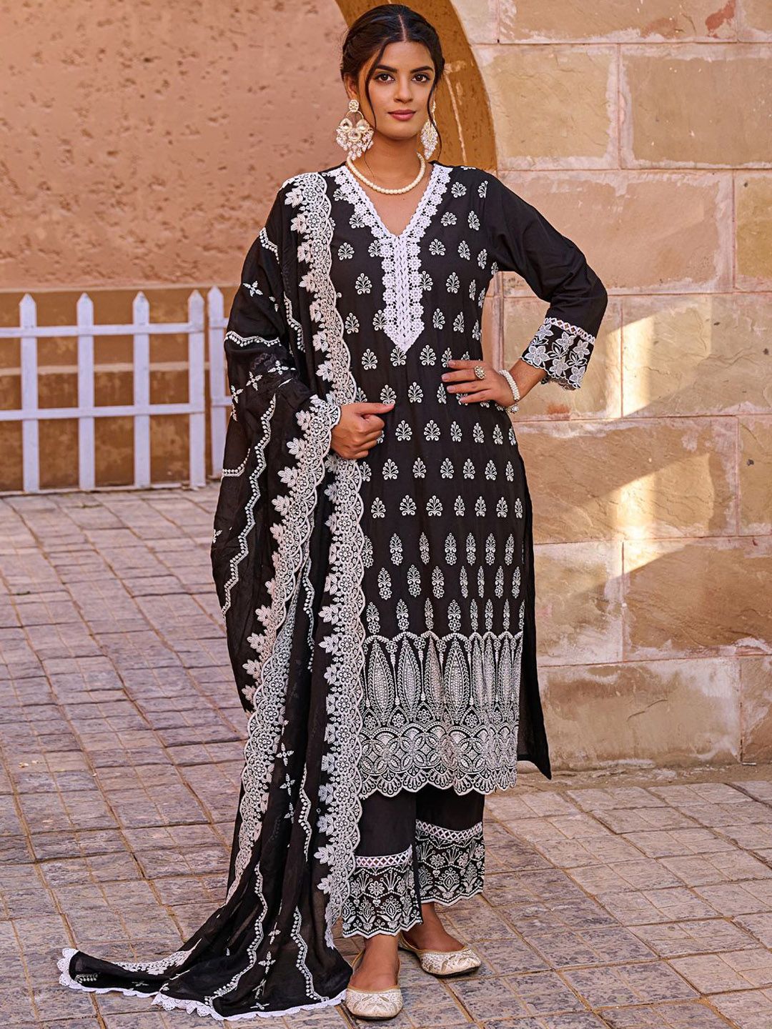 Women Floral Embroidered Regular Pure Cotton Kurta with Trousers & With Dupatta