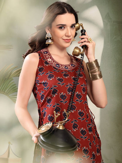 Embroidered Pure Cotton Round Neck Kurta & Palazzos Kurta Sets