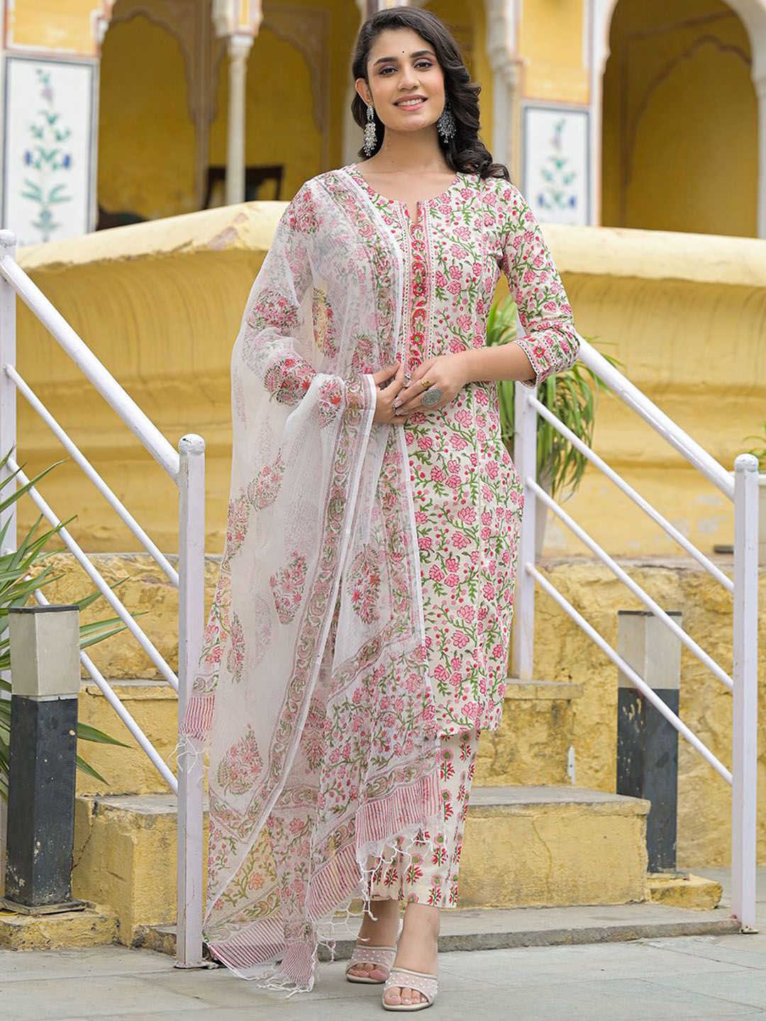 Dhiyona KL Women Floral Printed Cotton Kurta with Trousers & Dupatta