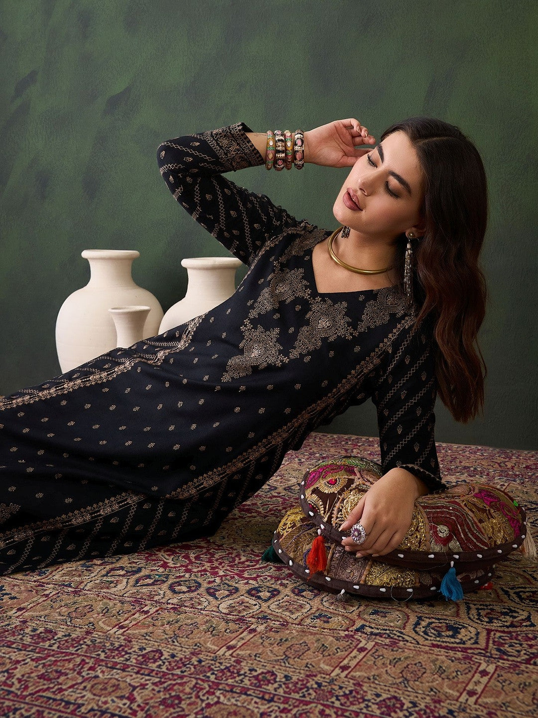 Woven Design Straight Kurta & Trousers