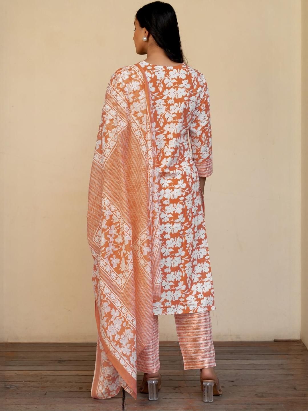 Dhiyona KL Women Off White Pure Cotton Kurta Sets