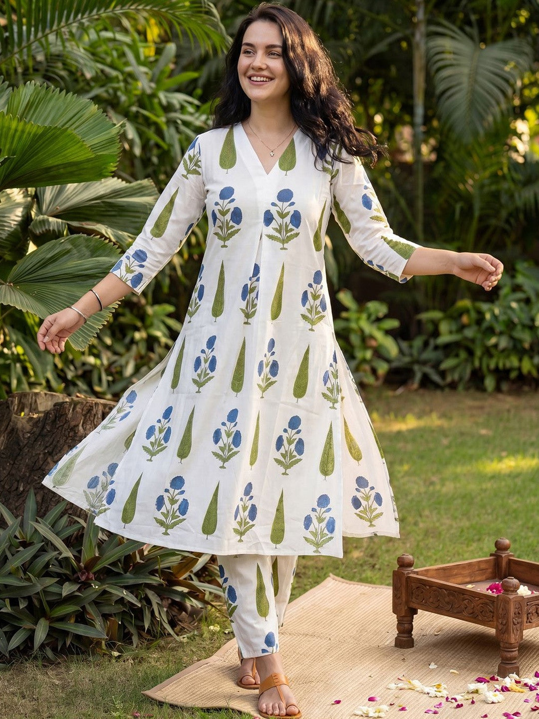 Women Ethnic Motifs Printed Regular Pure Cotton Kurta with Trousers