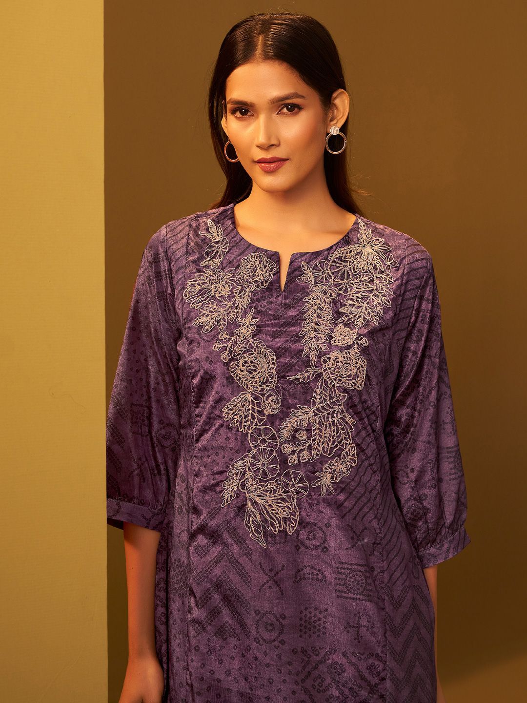 Dhiyona IE Embroidered Notch Neck Tunic With Trousers