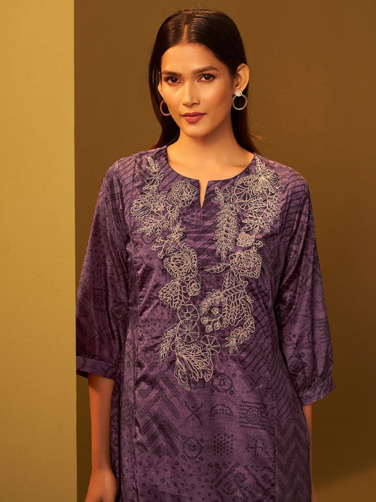 Dhiyona IE Embroidered Notch Neck Tunic With Trousers