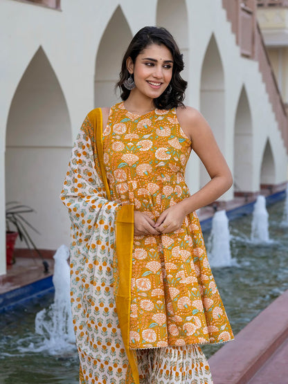 Dhiyona KL Women Floral Printed Regular Pure Cotton Kurta with Palazzos & With Dupatta