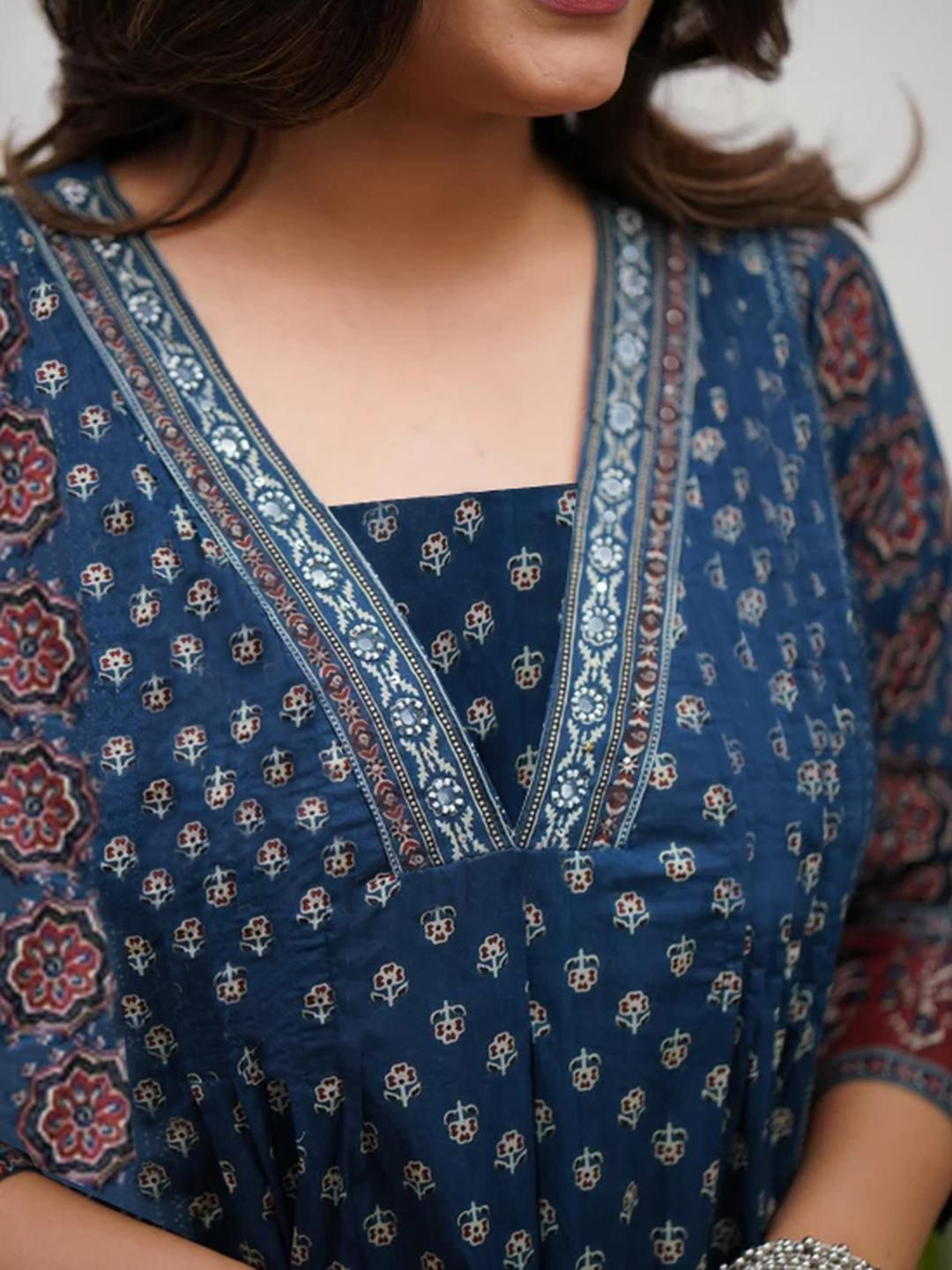 Dhiyona KL Women Blue Kurta Sets