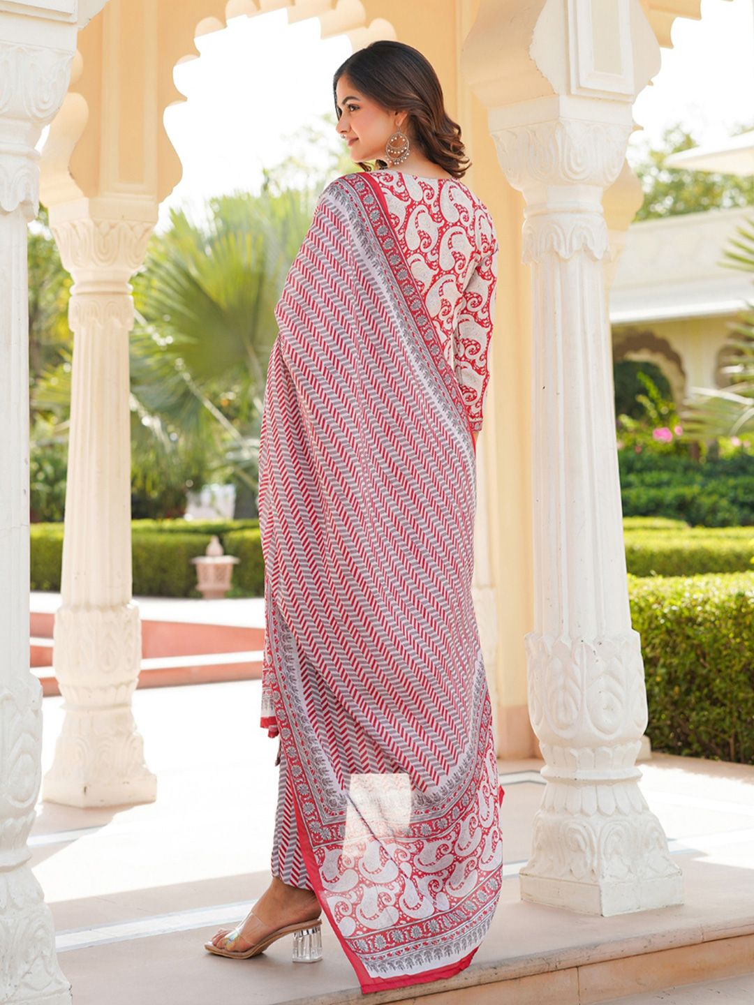 Dhiyona KL Women Paisley Printed Regular Kurta with Trousers & Dupatta