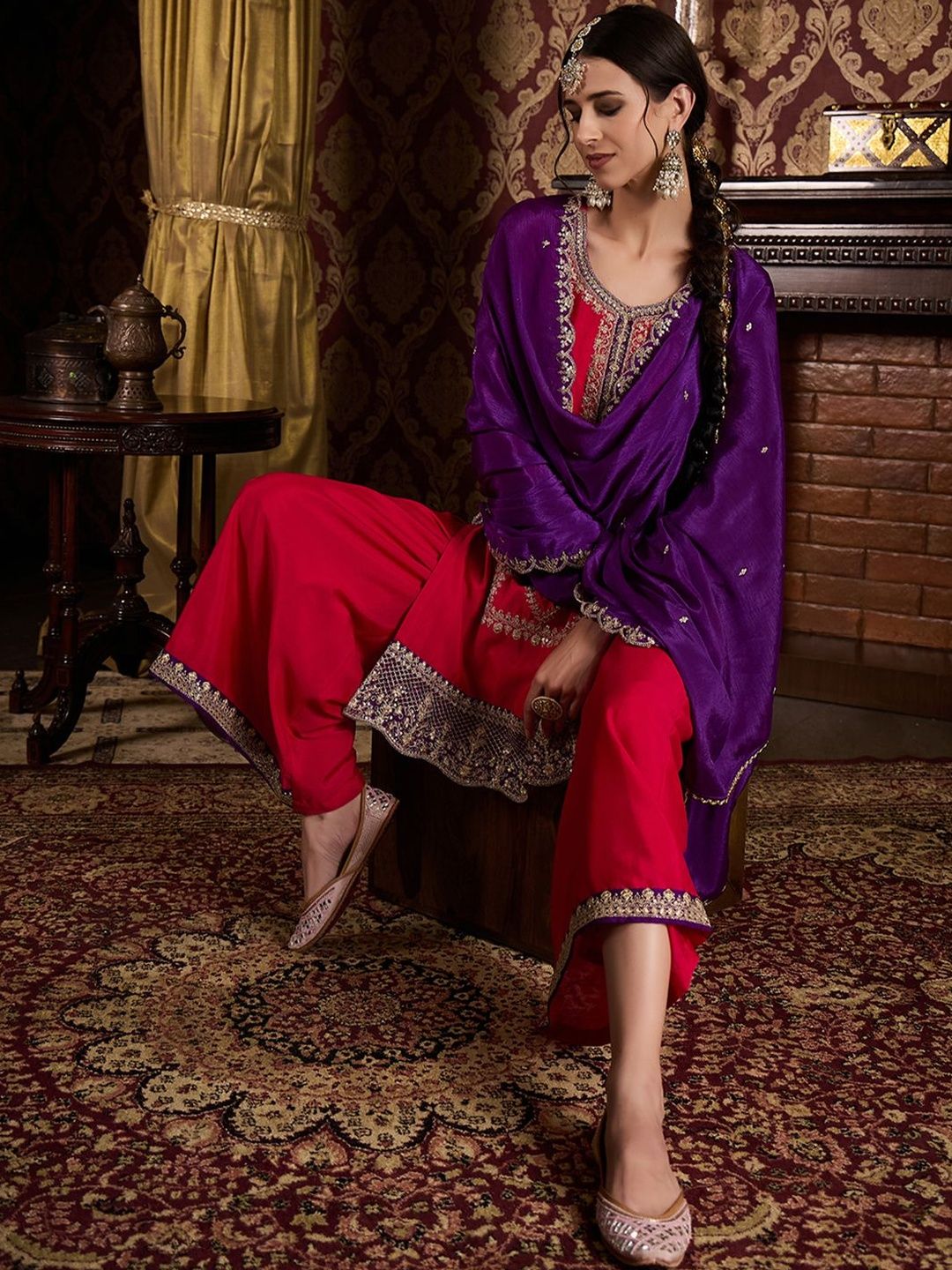 Dhiyona CH Floral Embroidered Regular Sequinned Kurta Set with Contrast Dupatta