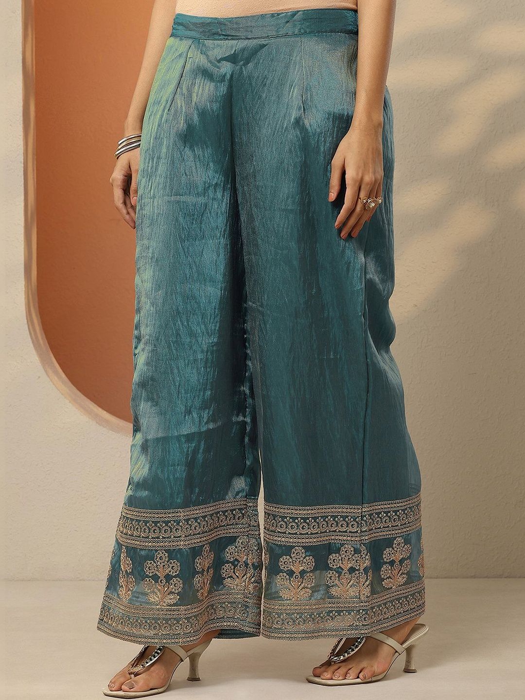 Dhiyona LL Ethnic Motifs Embroidered Thread Work Kurta with Palazzos & Dupatta
