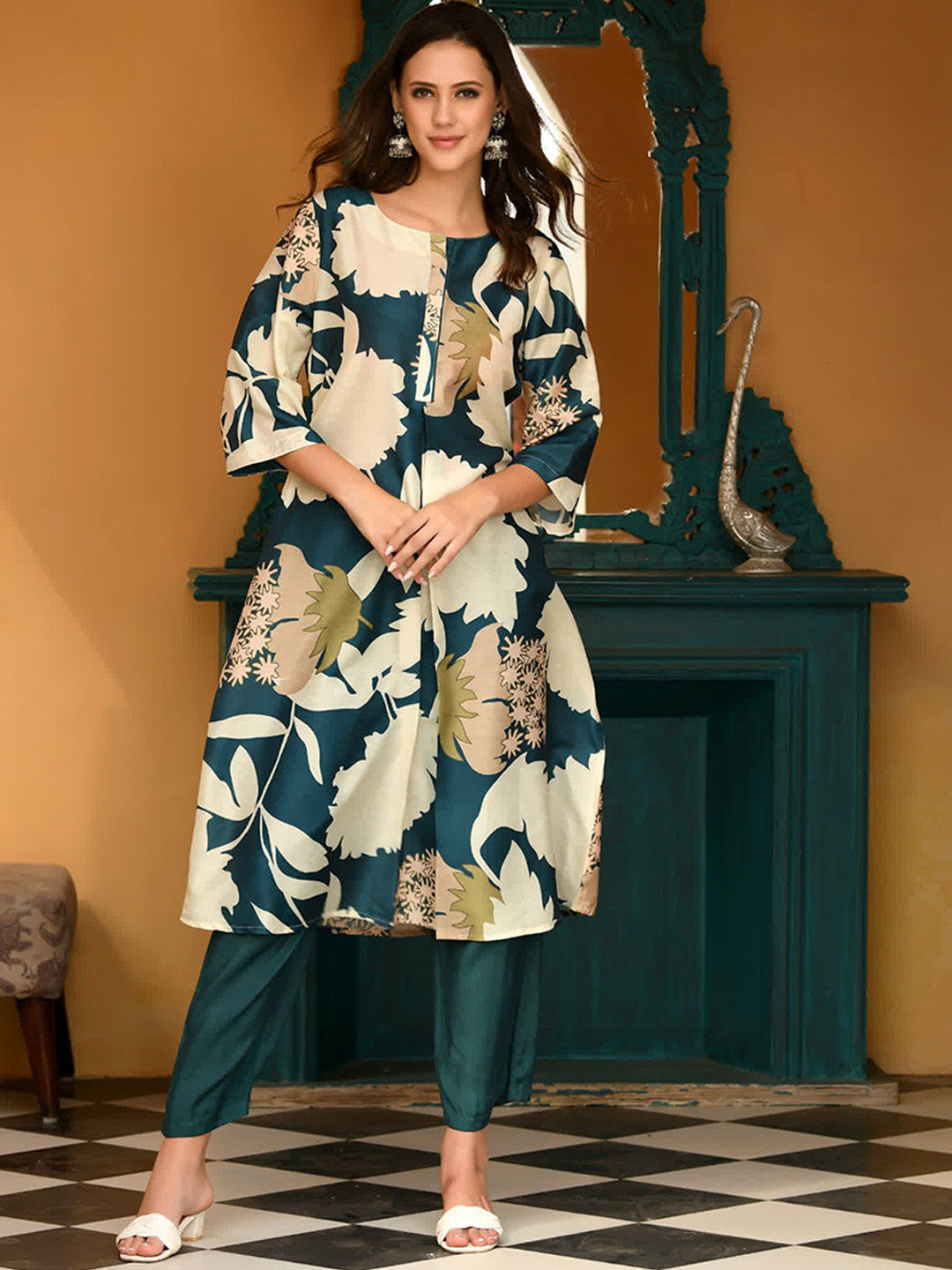 Dhiyona SN Women Green Chanderi digital printed kurta and pant set