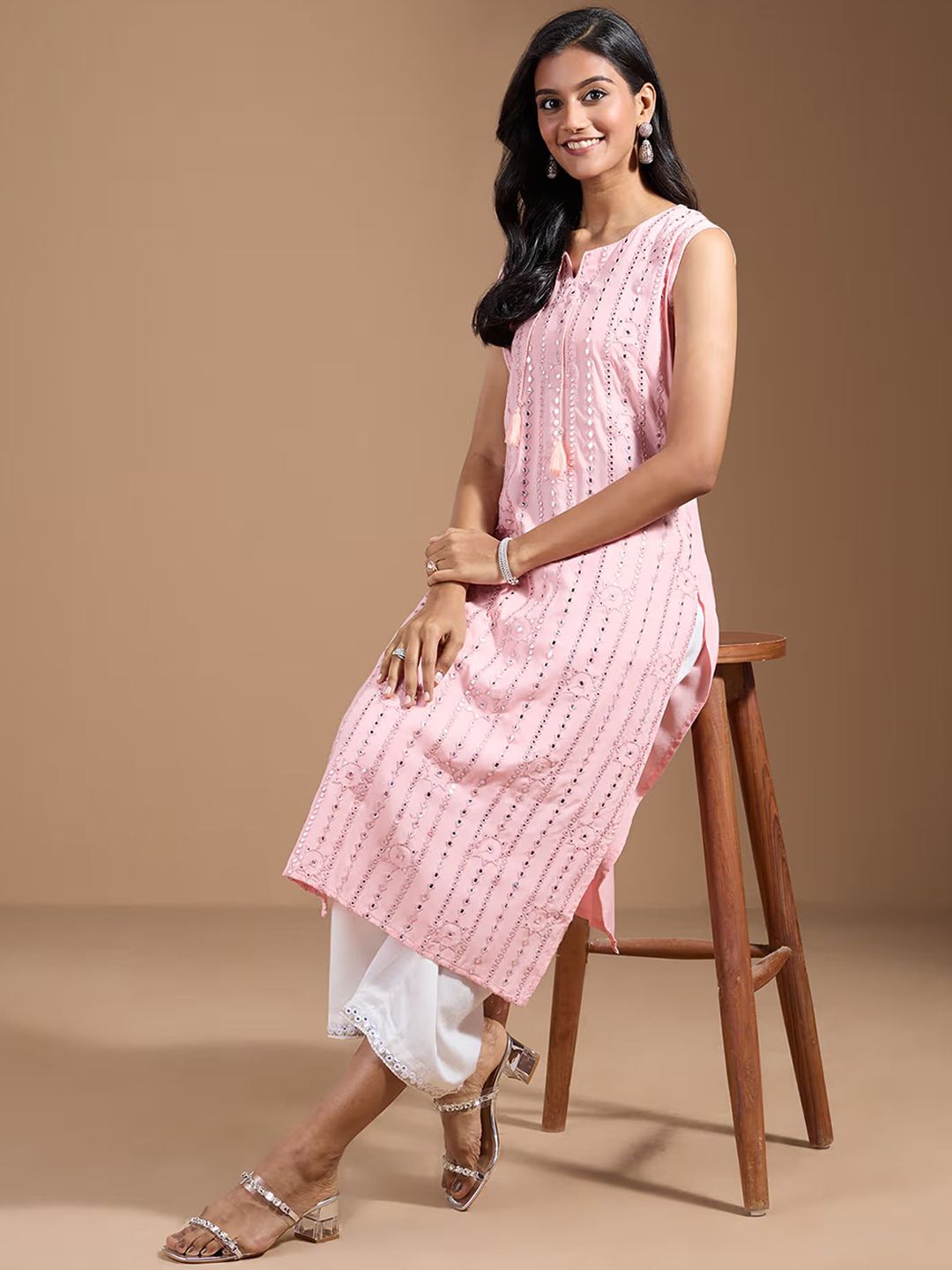 Dhiyona OD  Women Striped Thread Work Kurta