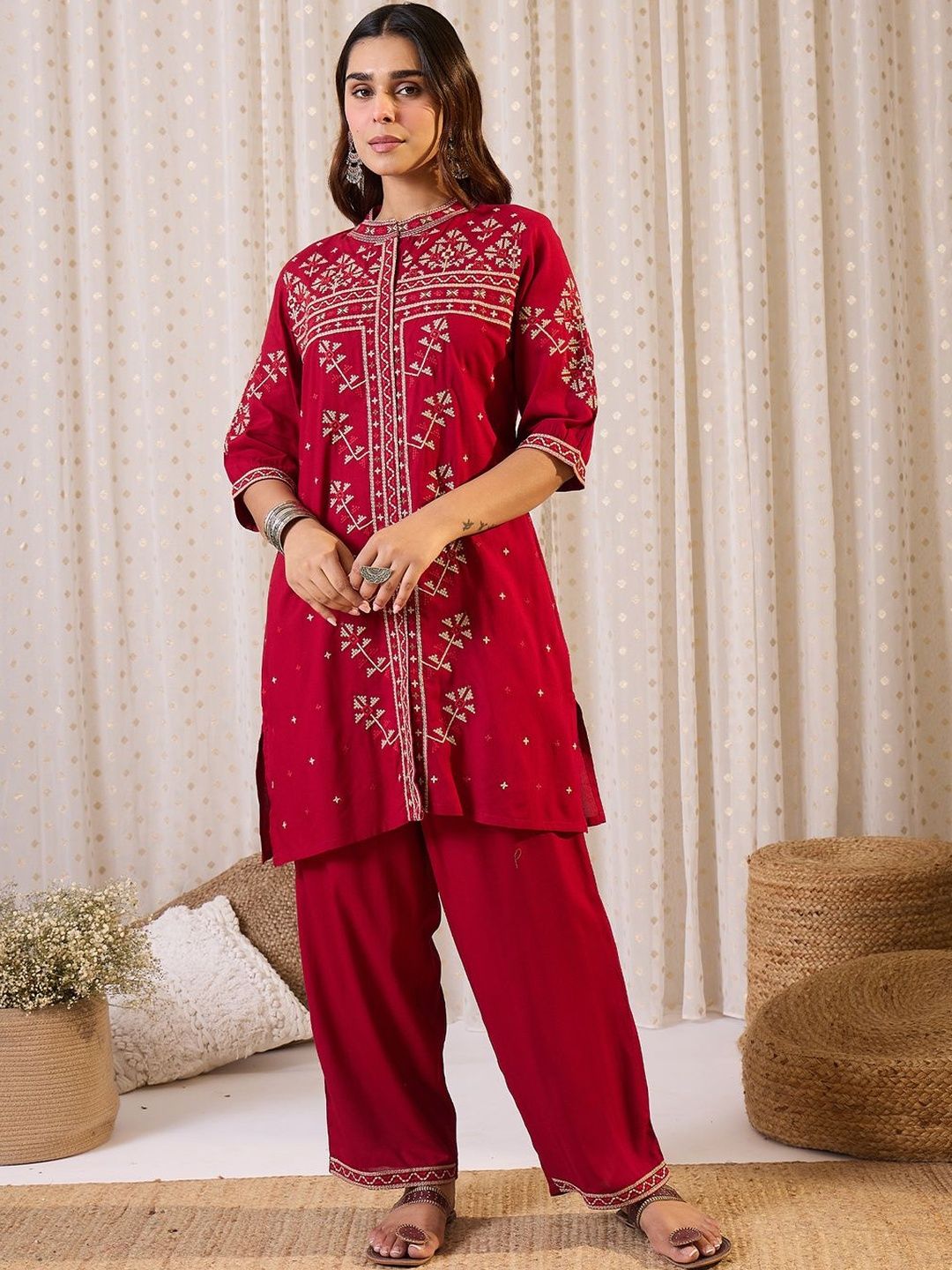Dhiyona IE Women Geometric Embroidered Kurta with Trousers