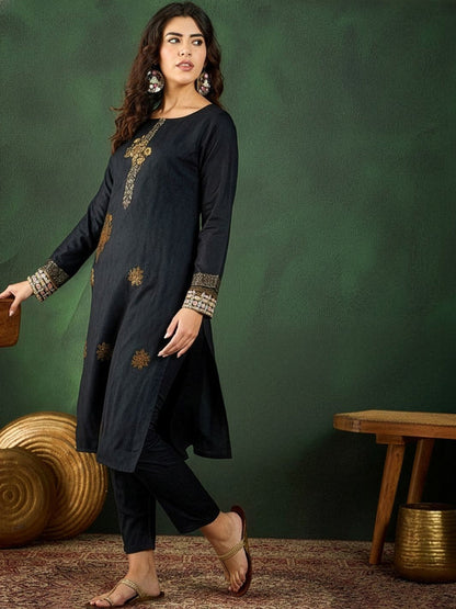 Printed Round Neck Kurta & Trousers Kurta Sets