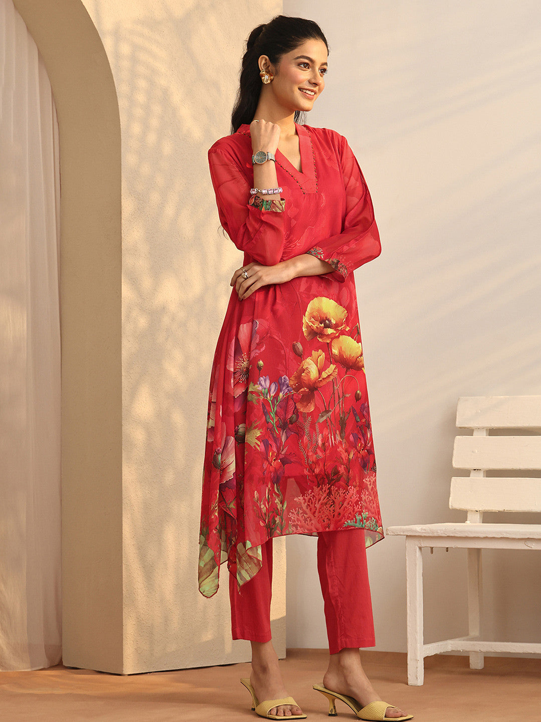 Women Floral Printed Regular Kurta with Trousers