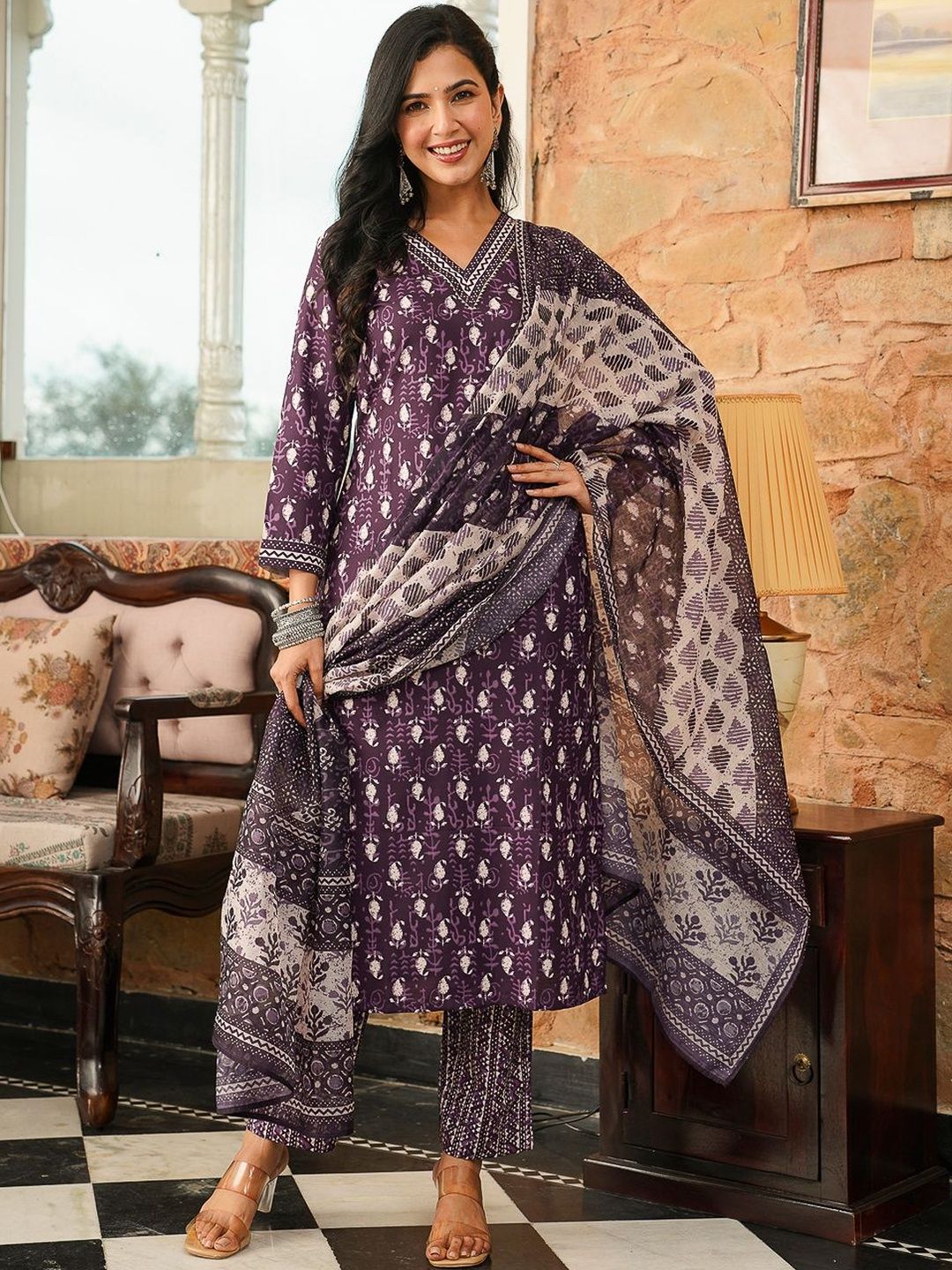 Dhiyona KL Ethnic Motifs Printed Straight Kurta With Trouser & Dupatta