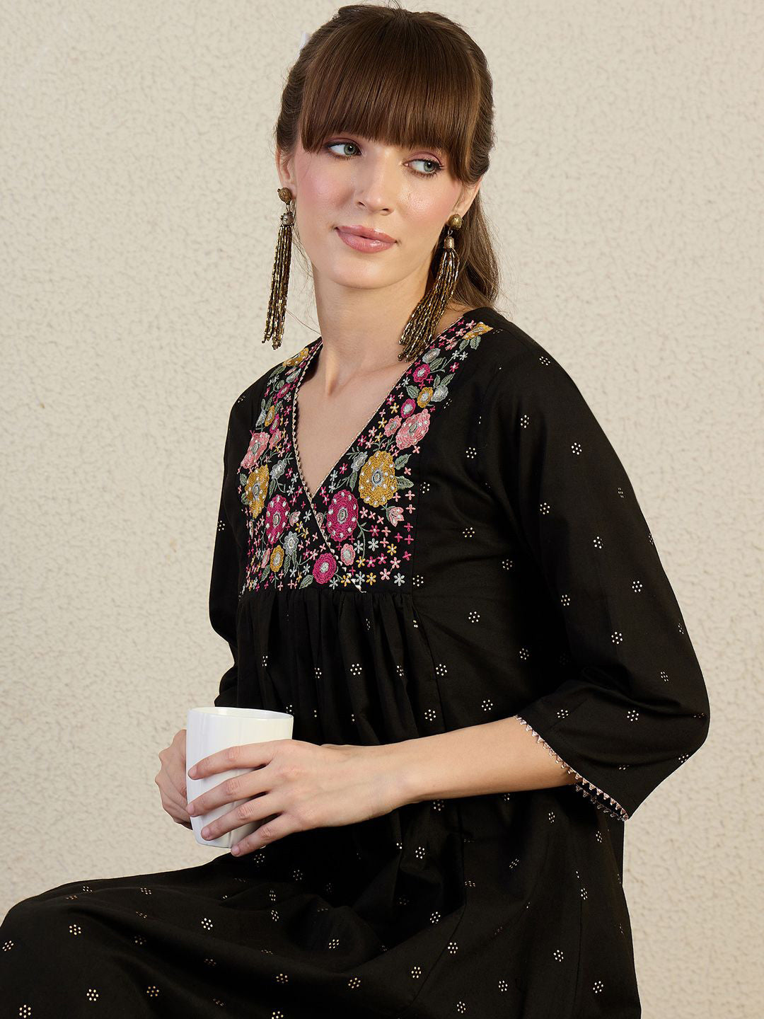 Women Embroidered Thread Work Pure Cotton Kurta with Trousers