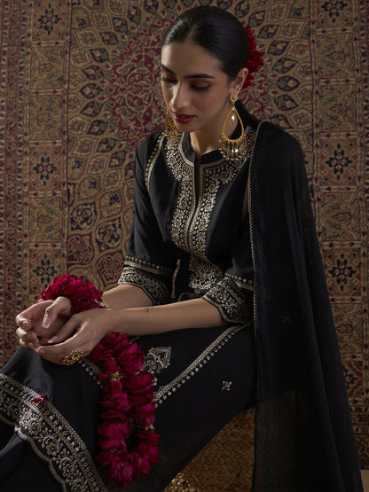 Ethnic Motifs Embroidered Mandarin Collar Straight Kurta & Trousers With Dupatta