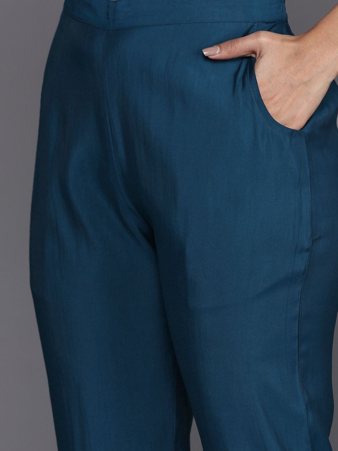 Women Ethnic Motifs Embroidered Regular Kurta with Trousers & With Dupatta