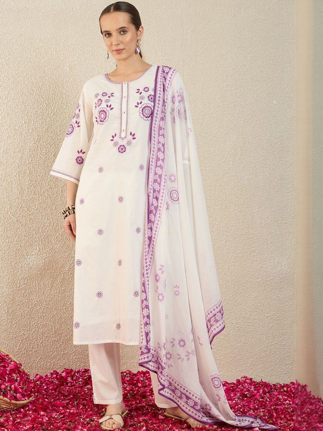 Dhiyona IE Women Floral Embroidered Regular Thread Work Pure Cotton Kurta with Trousers & With Dupatta