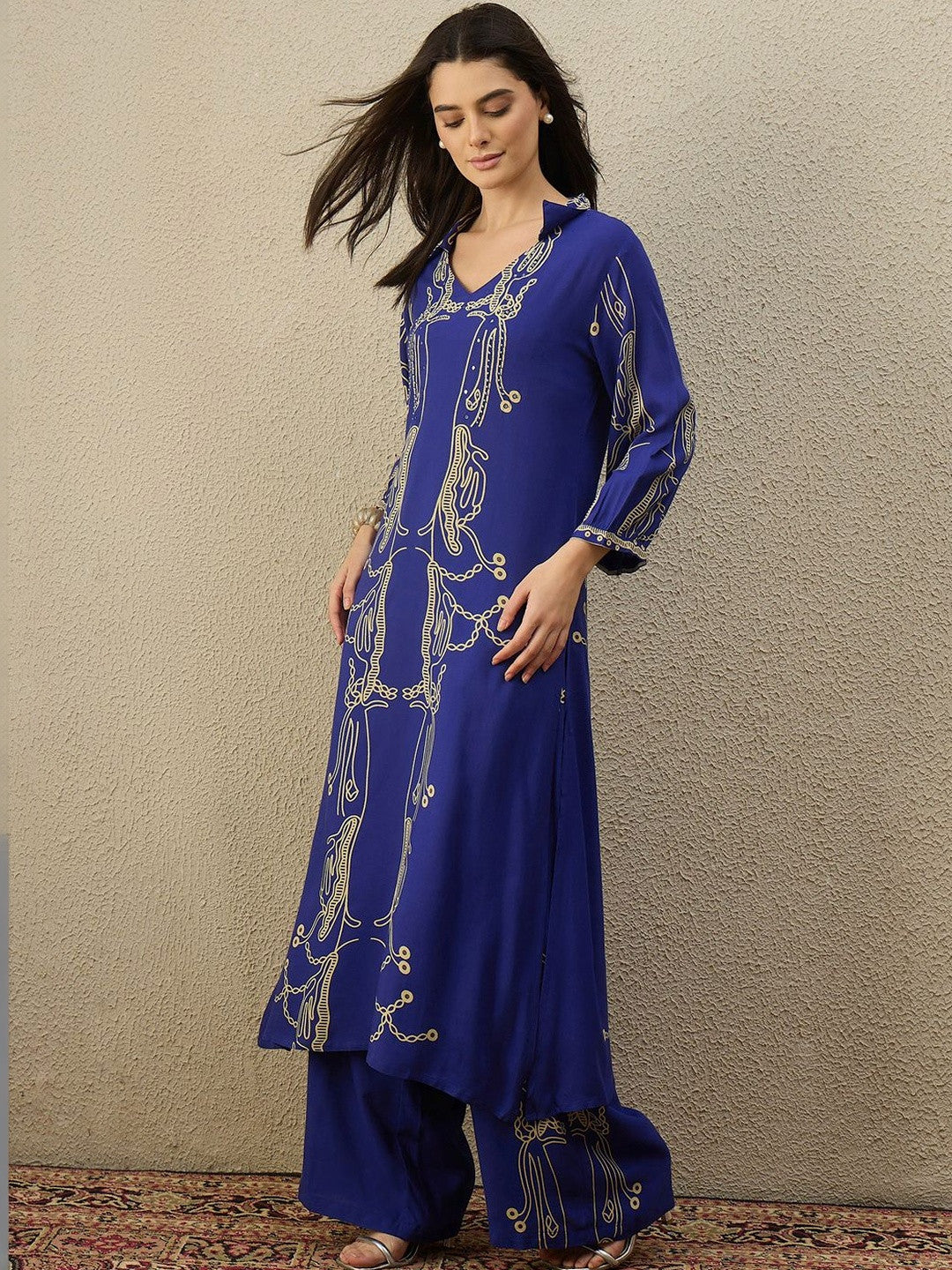 Women Ethnic Motifs Embroidered Regular Thread Work Kurta with Trousers