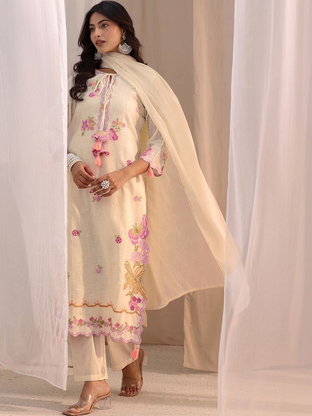 Women Floral Embroidered Regular Thread Work Kurta with Trousers & With Dupatta
